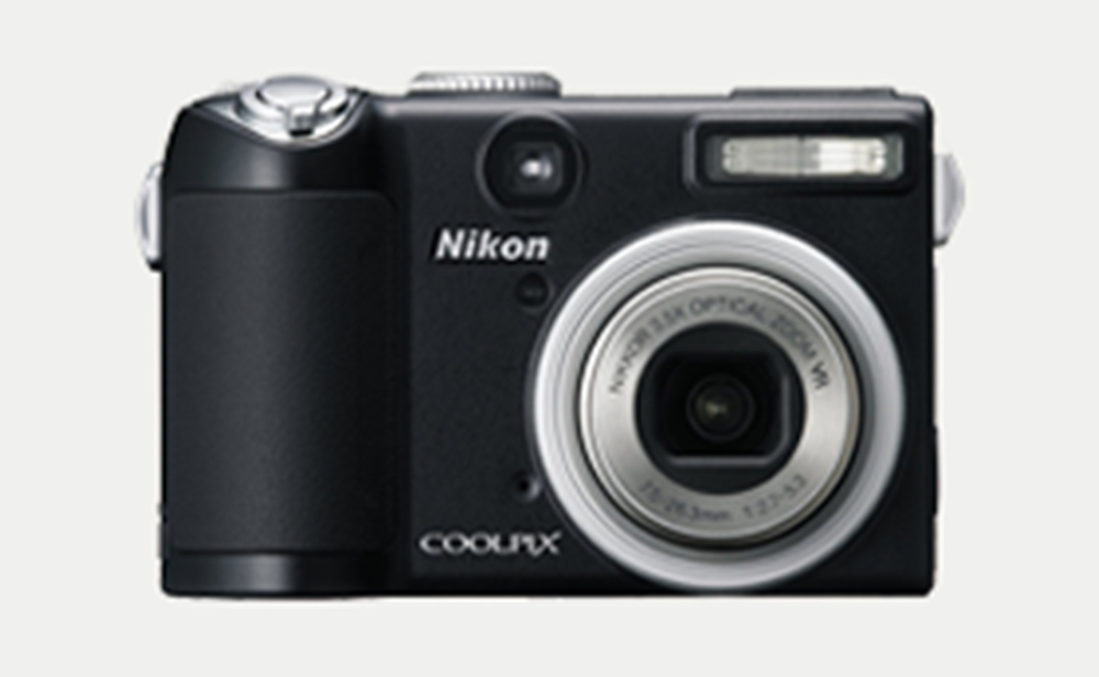 Nikon COOLPIX P5000 product photograph